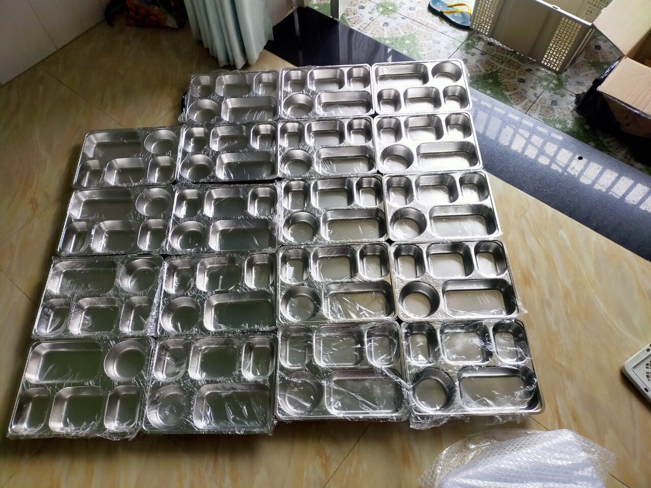 Khay Phần inox 5 Ngăn có nắp khay-phan-inox-5-ngan-co-nap